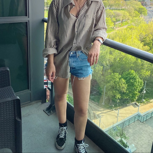 SOLD // Vintage GAP Mid Blue Denim Shorts Size W25 - Picture 7 of 7